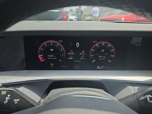 Used 2025 Volkswagen Tiguan SE R-Line AWD/4WD image 16