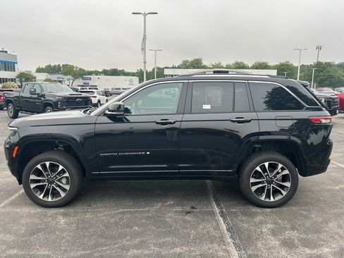 Used 2023 Jeep Grand Cherokee Overland w/ Luxury Tech Group IV AWD/4WD image 8