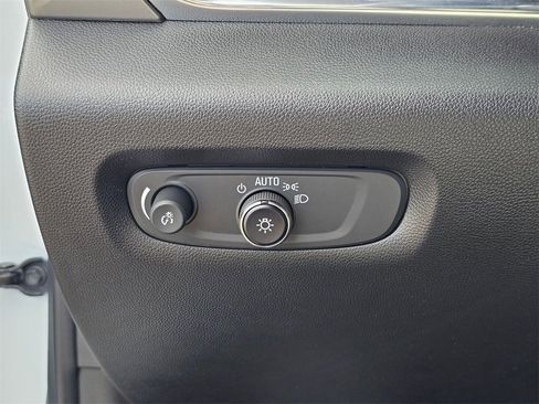 Used 2023 Chevrolet Traverse LT image 26