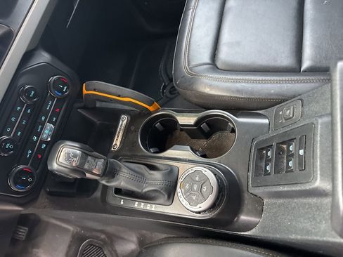 Used 2022 Ford Bronco Badlands image 16