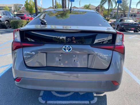Used 2021 Toyota Prius LE FWD image 9