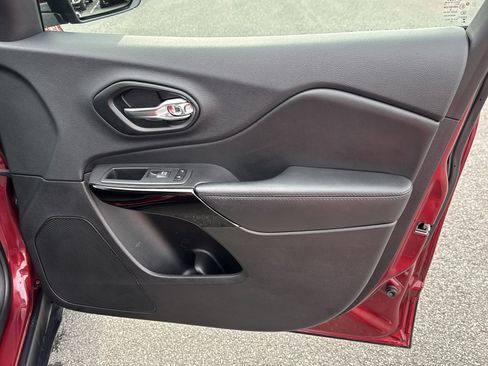 Used 2020 Jeep Cherokee Altitude image 19