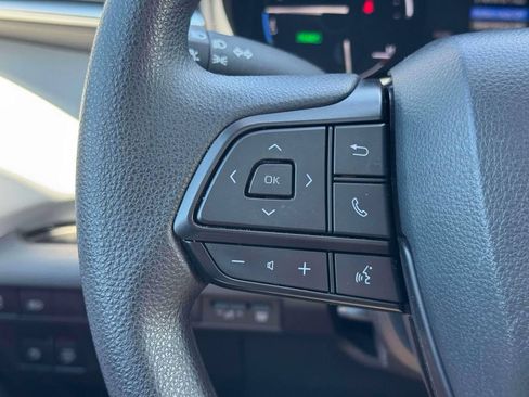 Used 2025 Toyota Sienna LE w/ LE Plus Package AWD/4WD image 24
