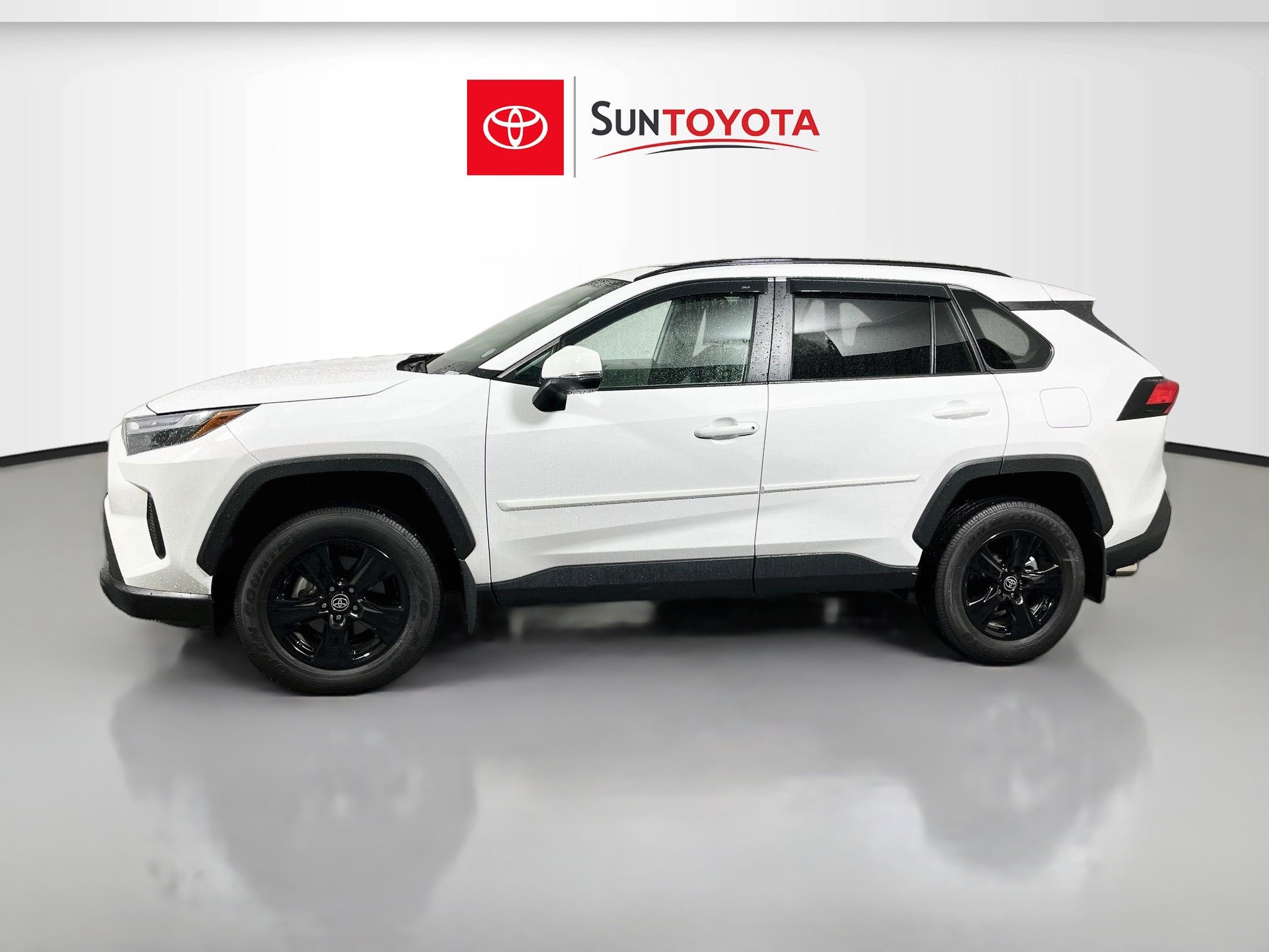 Used 2025 Toyota RAV4 XLE w/ Convenience Package FWD image 7