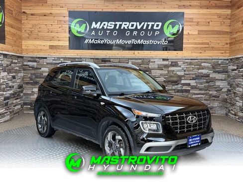 Used 2023 Hyundai Venue SEL FWD image 1