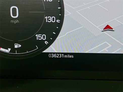 Used 2023 Land Rover Defender 110 SE image 12