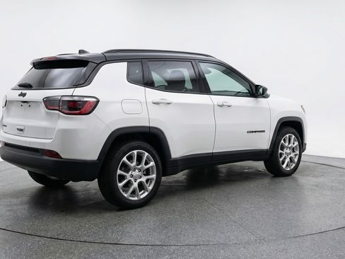 Used 2025 Jeep Compass Limited AWD/4WD image 9