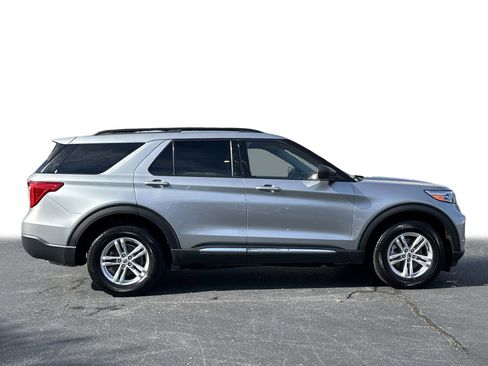 Used 2024 Ford Explorer XLT w/ Equipment Group 202A image 34
