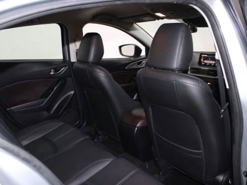 Used 2018 MAZDA MAZDA3 Touring image 20