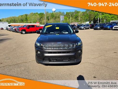 Used 2022 Jeep Compass Latitude image 2