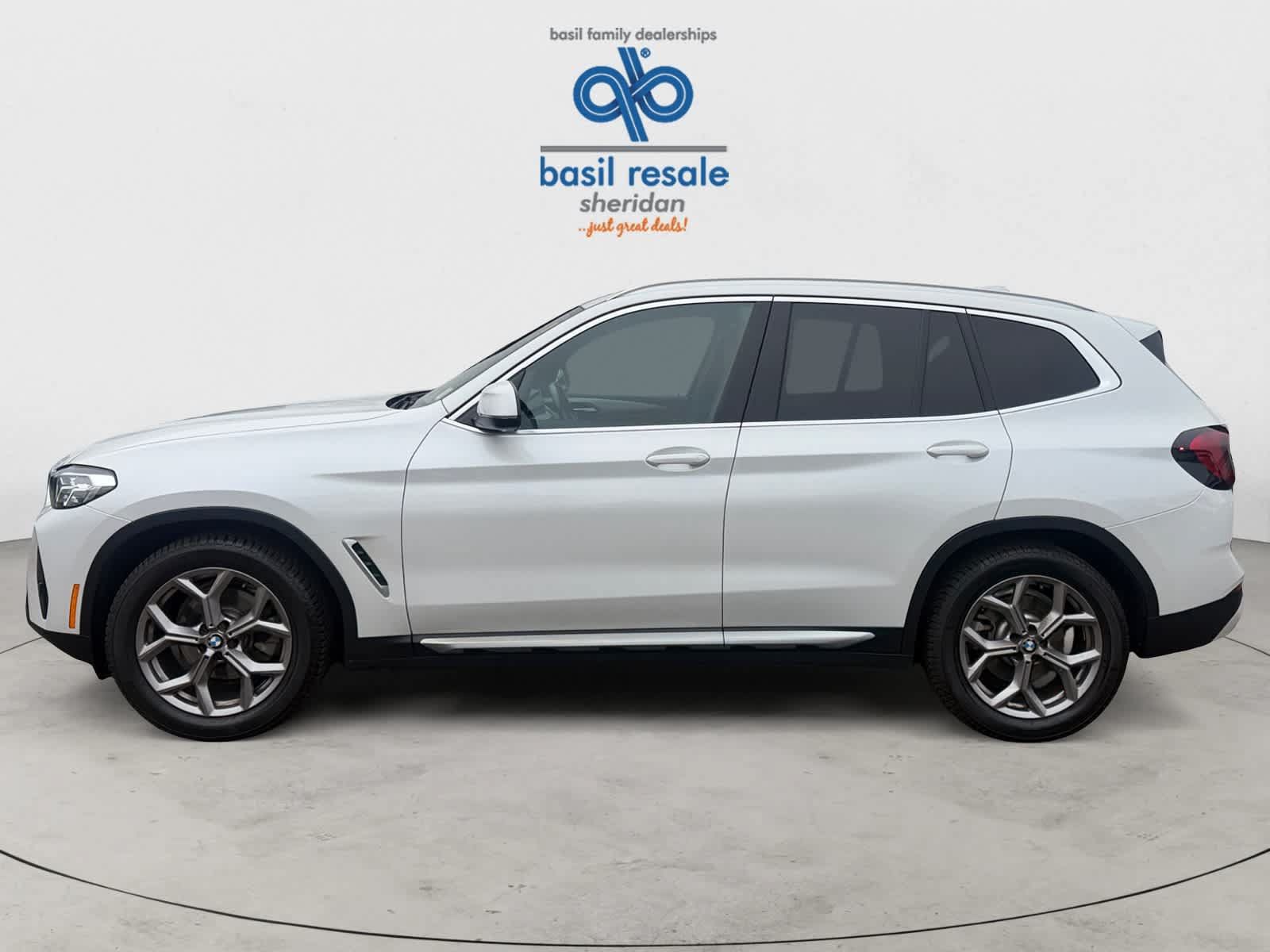 Used 2022 BMW X3 xDrive30i w/ Convenience Package AWD/4WD image 3