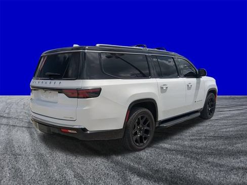 Used 2023 Jeep Wagoneer L Series II w/ Premium Group I AWD/4WD image 4