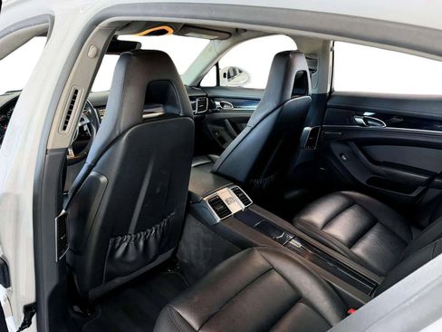 Used 2016 Porsche Panamera image 17