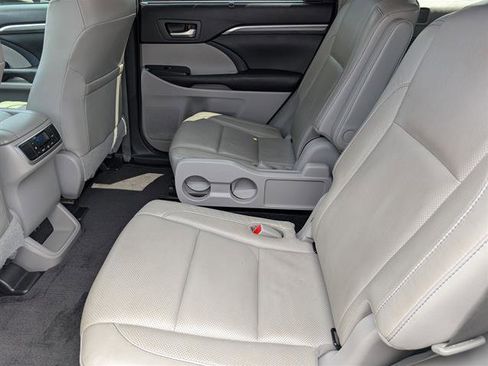 Used 2017 Toyota Highlander Limited image 10