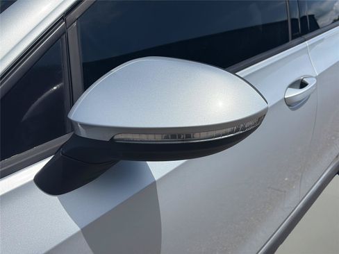 Used 2022 Volkswagen GTI SE FWD image 33