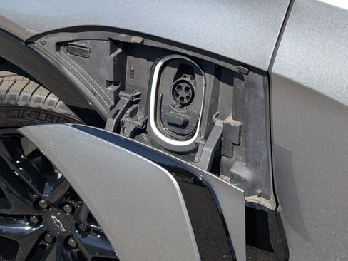 Used 2025 Chevrolet Blazer EV RS image 34