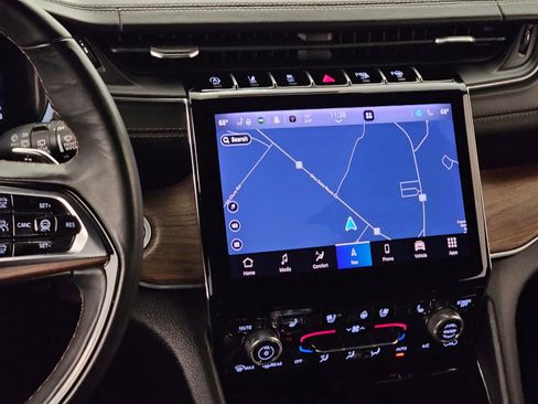 Used 2022 Jeep Grand Cherokee Summit w/ Luxury Tech Group V image 18