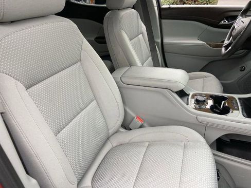 Used 2023 GMC Acadia SLE w/ Driver Convenience Package image 23