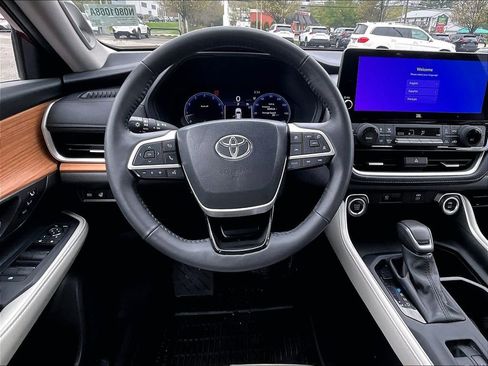 Used 2024 Toyota Grand Highlander AWD image 18