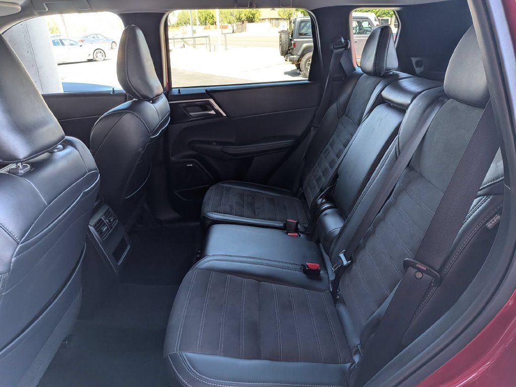 Used 2025 Mitsubishi Outlander SE AWD/4WD image 27