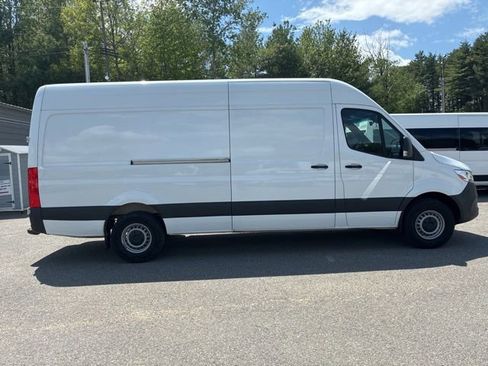 Used 2023 Mercedes-Benz Sprinter 2500 image 2