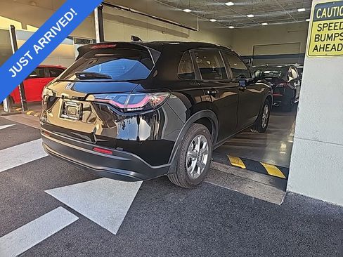 Used 2023 Honda HR-V LX image 3