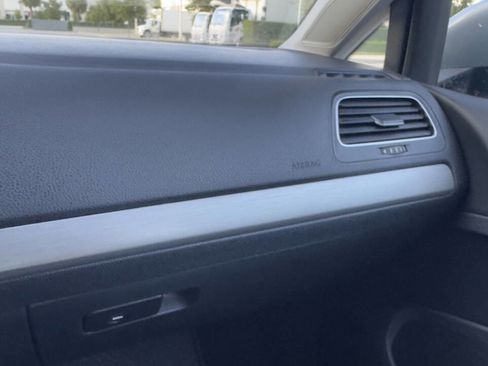 Used 2015 Volkswagen Golf S image 29