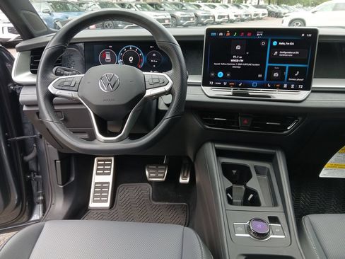 Used 2026 Volkswagen Tiguan SE R-Line FWD image 15