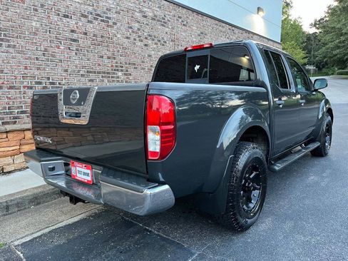 Used 2014 Nissan Frontier SV RWD image 5