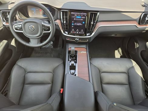 Used 2025 Volvo V60 B5 Cross Country Plus AWD/4WD image 5