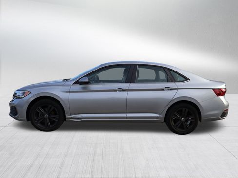 Used 2024 Volkswagen Jetta SE w/ Panoramic Sunroof Package image 4