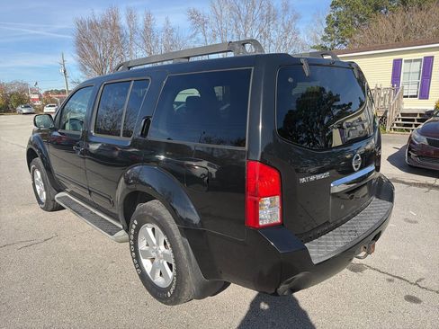 Used 2010 Nissan Pathfinder SE image 8