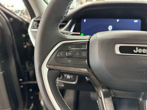 Used 2023 Jeep Grand Cherokee Limited w/ Luxury Tech Group II AWD/4WD image 18