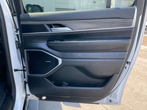 Certified 2024 Jeep Wagoneer L Series II w/ Flexible Seating Group AWD/4WD image 19
