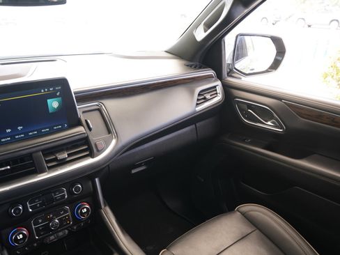 Used 2023 Chevrolet Suburban Premier RWD image 25
