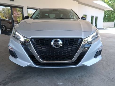Used 2020 Nissan Altima 2.5 SR FWD image 2