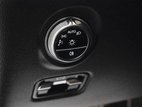 Certified 2025 Mercedes-Benz CLE 300 4MATIC Coupe image 16