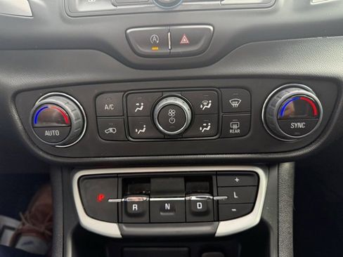 Used 2023 GMC Terrain SLE w/ Driver Convenience Package image 26