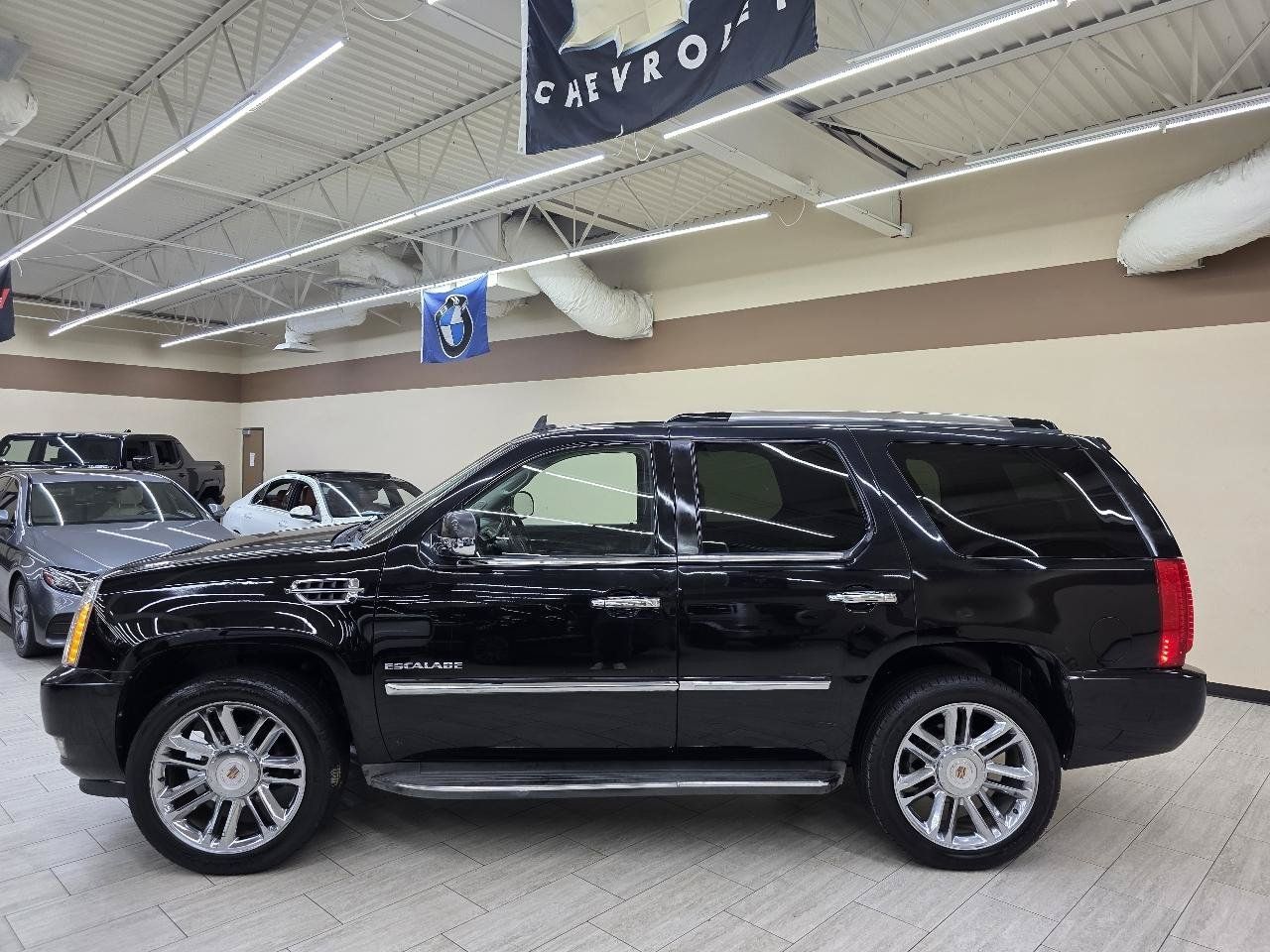 Used 2012 Cadillac Escalade Luxury RWD image 9