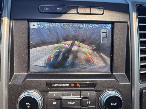 Used 2018 Ford F150 Platinum w/ FX4 Off-Road Package image 28