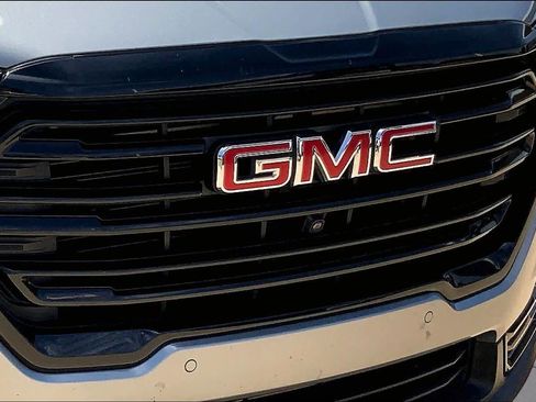 Used 2023 GMC Terrain SLT w/ Infotainment Package II FWD image 28