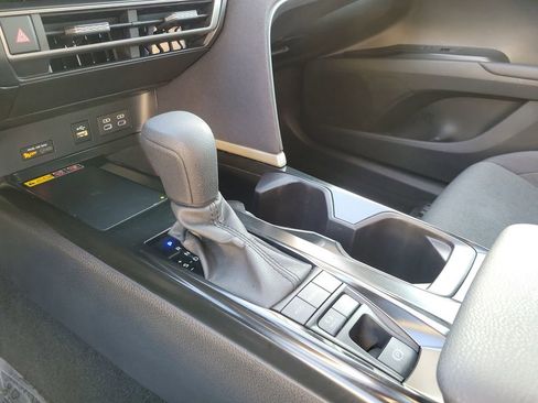 Used 2025 Toyota Camry LE image 31