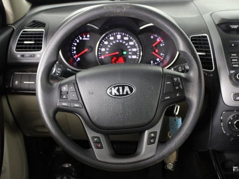 Used 2014 Kia Sorento LX image 17