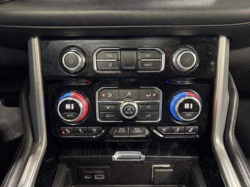 Used 2021 GMC Yukon XL Denali w/ Denali Premium Package image 25