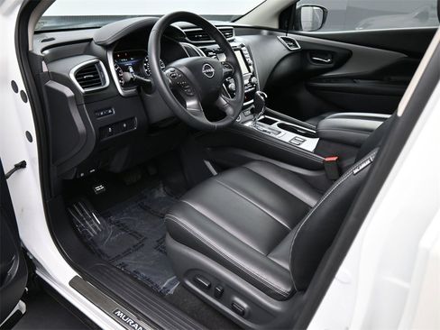 Used 2024 Nissan Murano SV w/ SV Midnight Edition Package image 2