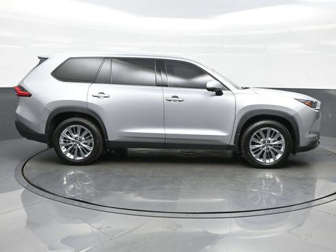 Used 2024 Toyota Grand Highlander AWD image 7