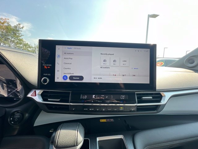 Used 2025 Toyota Sienna XLE w/ XLE Plus Package FWD image 16