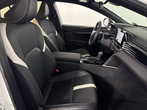 Used 2025 Toyota Camry SE image 29