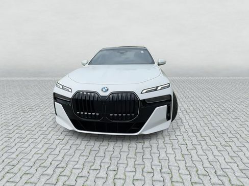 Used 2026 BMW 760i xDrive w/ Premium Package AWD/4WD image 3