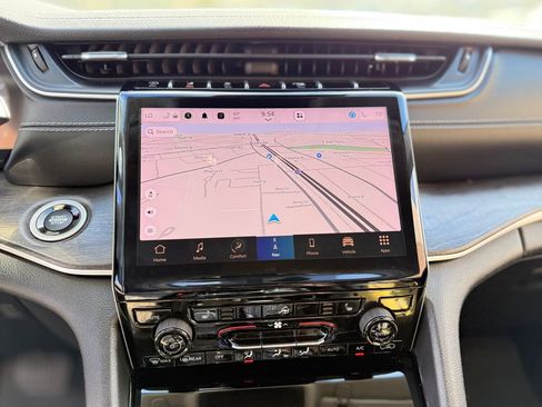 Used 2023 Jeep Grand Cherokee L Limited image 9